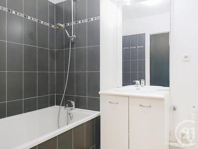 Afficher la photo en grand Appartement F4 à vendre - 4 pièces - 65.0 m2 - REIMS - 51 - CHAMPAGNE-ARDENNE - Century 21 Espace Conseil