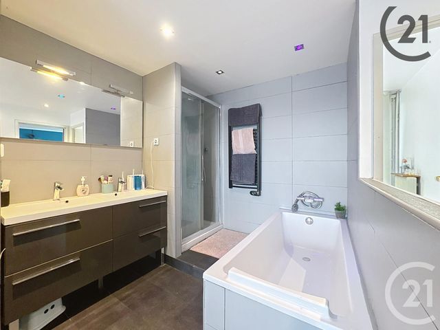 Appartement T5 à vendre - 5 pièces - 108.07 m2 - REIMS - 51 - CHAMPAGNE-ARDENNE - Century 21 Espace Conseil